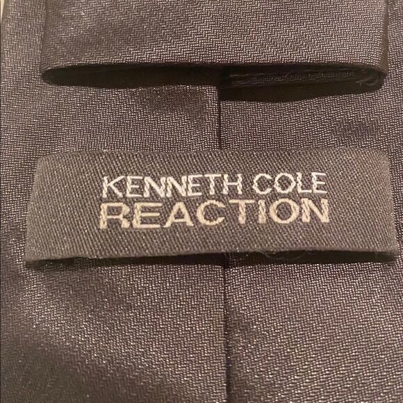 Kenneth Cole Reaction Tie - Picture 2 of 3
